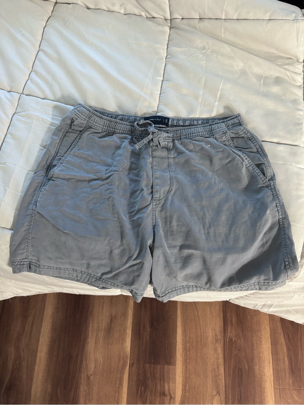 Abercrombie & Fitch Men's Light Gray Drawstring Athletic Shorts
